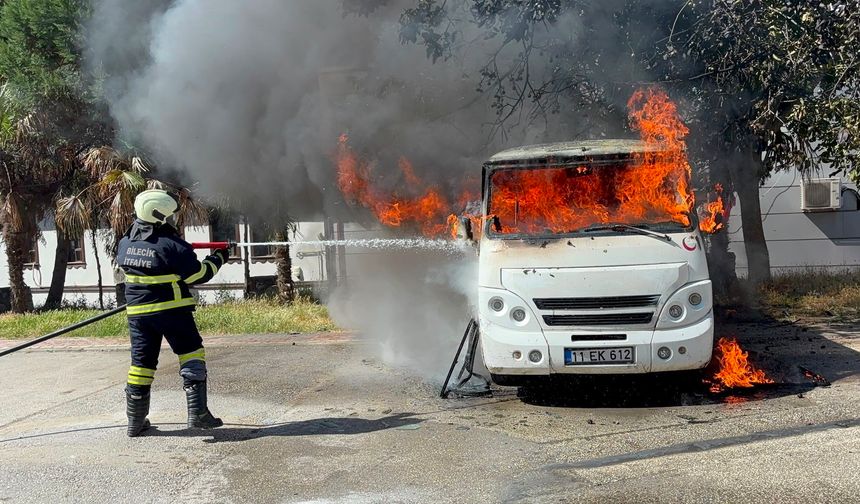 Bilecik'te minibüs yangını korkuttu