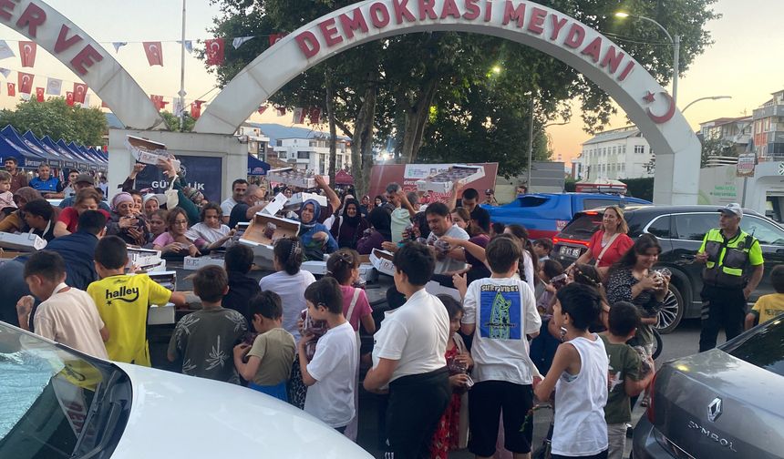 Festival, izdihama döndü: Kiraz kapabilmek için kıyasıya yarıştılar!