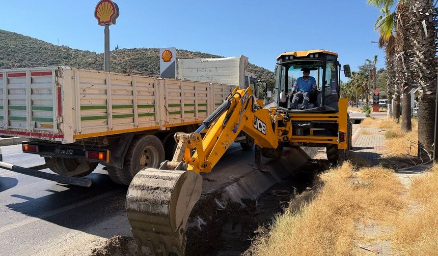 Kuşadası'nda kapsamlı su kanalı temizliği sürüyor