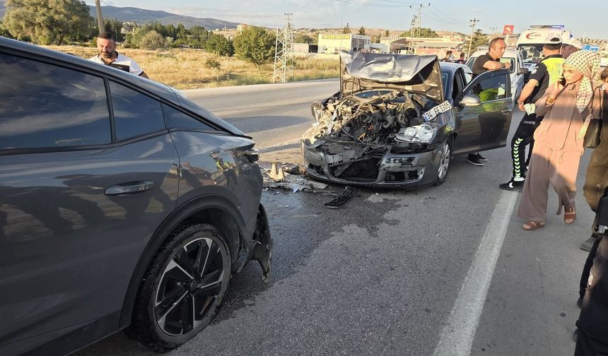 Ankara’da zincirleme kazada 5 araç birbirine girdi! Yaralılar var