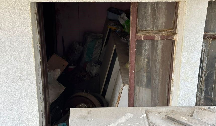Ankara'da çöp ev şoke etti! Yaşlı çiftin evinden kamyon kamyon atık çıktı