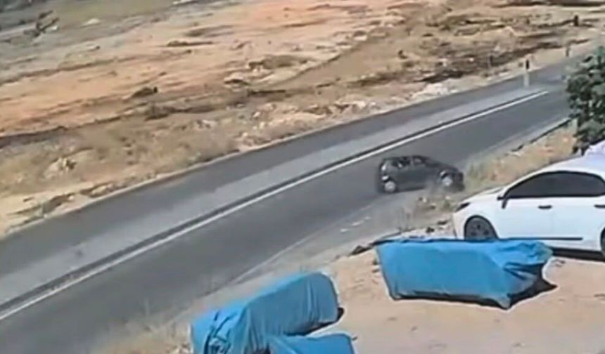 Gaziantep'te kontrolünü kaybeden araç menfeze savruldu