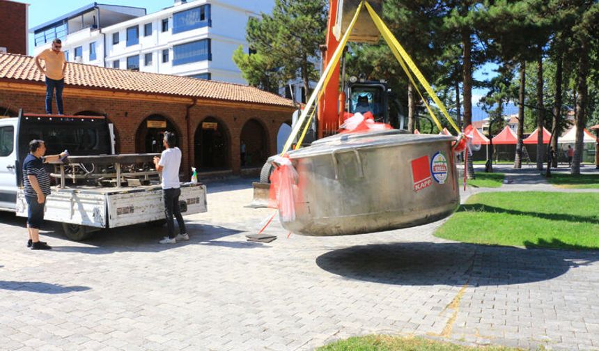 100 bin 60 adet baklalı sarma bu dev kazanda pişirilecek!