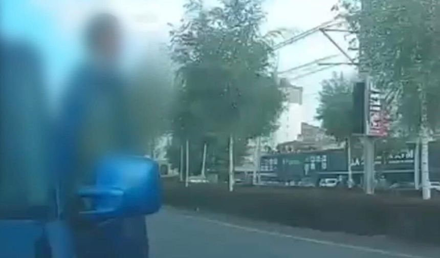 Kaza yapıp saldırmak için araçtan inen sürücüye ağır ceza