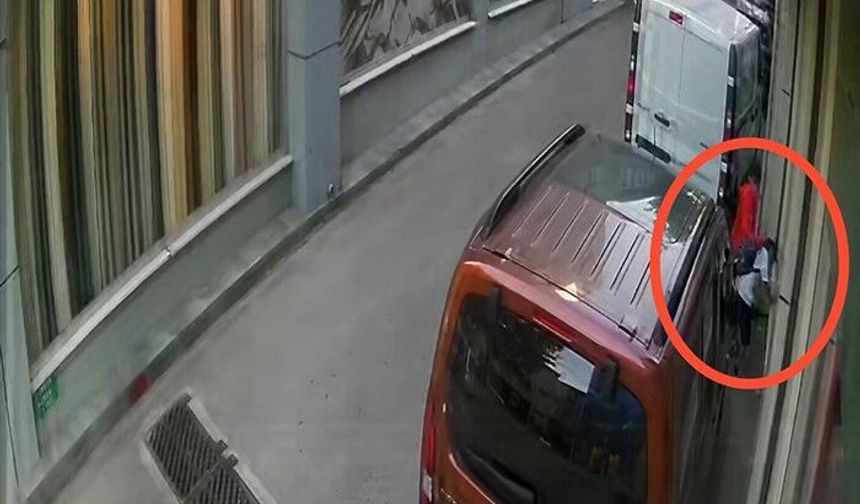 Bursa'da akran zorbalığı kameraya böyle yansıdı: Tekme tokat dövüldü, bilincini kaybetti!