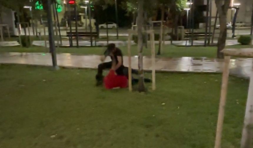 Alkol alıp arkadaşını defalarca yumrukladı: O anlar kamerada