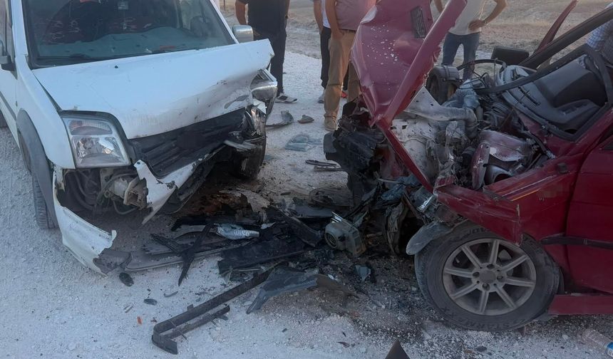 Eskişehir'de feci kaza! Kafa kafaya çarpıştılar: 1'i ağır 3 yaralı