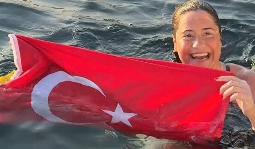 Bakan Bak'tan Aysu Türkoğlu’nun tarihi başarısına tebrik