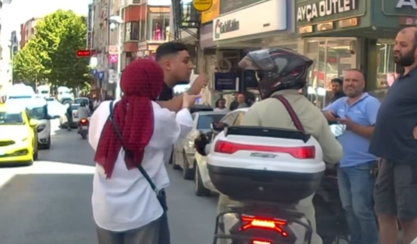 İstanbul’da seyir halindeki motosikletliye yol ortasında saldırı: Sürücüyü durdurup darbetti