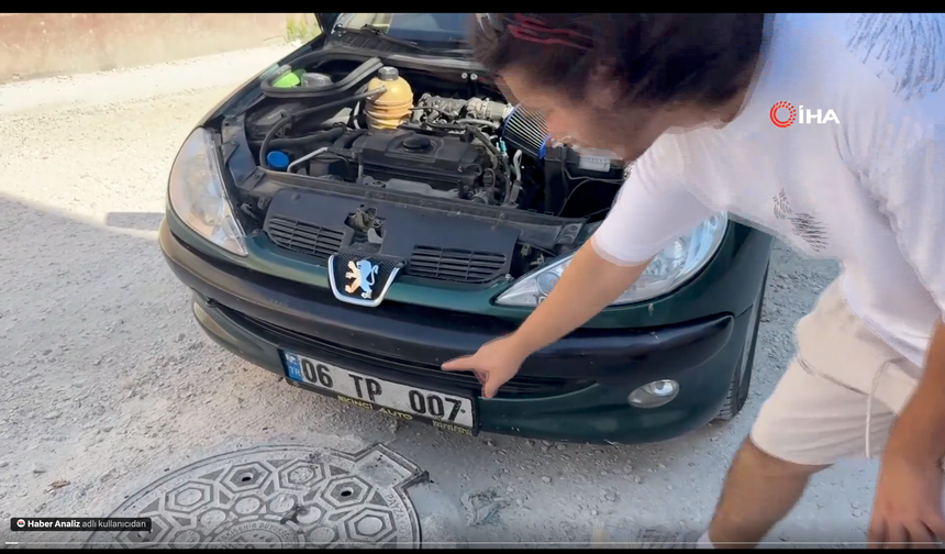 Arabasını yeni almıştı... Yol ortasındaki rögar kapağı aracı hurdaya çevirdi!