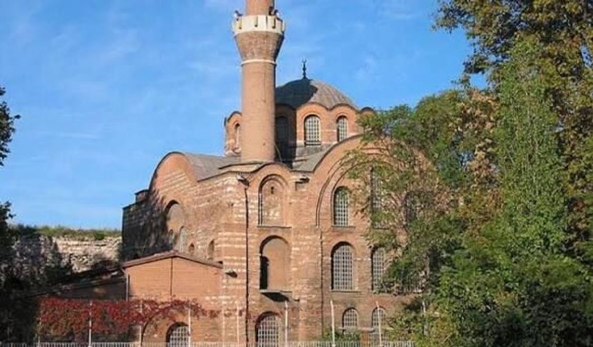 900 yıllık tarihi yapıda endişelendiren manzara! Kalenderhane Camii restorasyon bekliyor