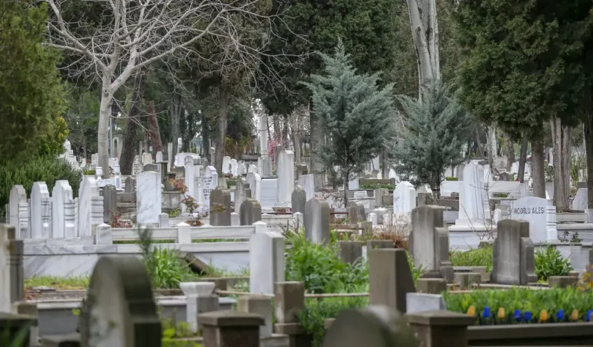 İstanbul'da mezar yerleri alarm veriyor! Artık ölmek bile lüks oldu