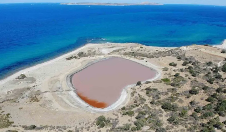 Çanakkale'de kalpli pembe göl ilgi çekti