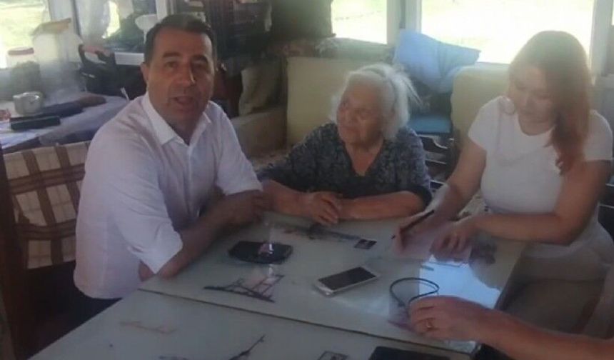 YENİ Parti'nin en dikkat çeken üyesi! 99 yaşındaki Müzeyyen teyze