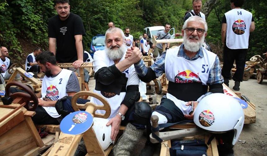 "Formulaz" tahta araba yarışları nefes kesti