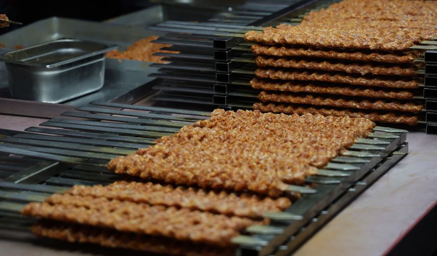 Ermenistanlı siyasetçinin Adana kebabı övgüsü gündem oldu