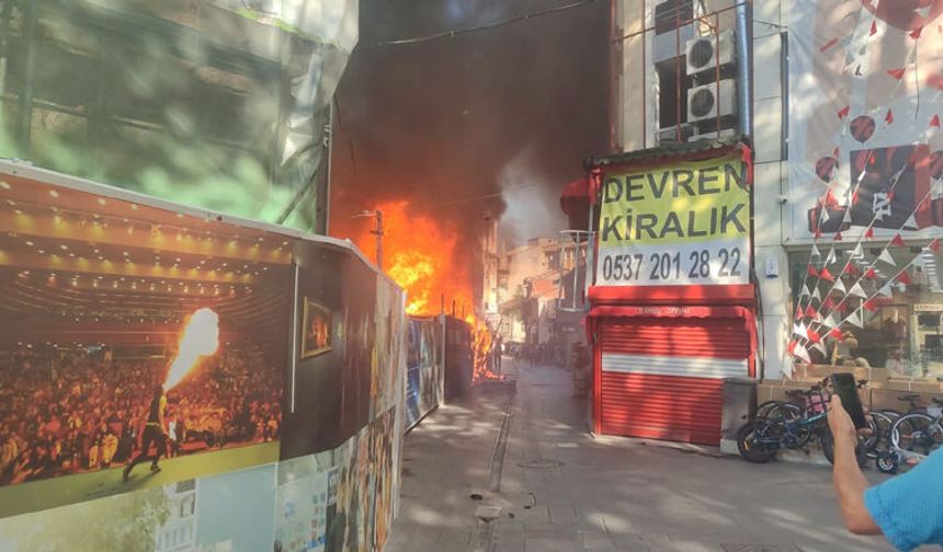 Kocaeli'de korkutan yangın: Alevler iki işletmeye sıçradı