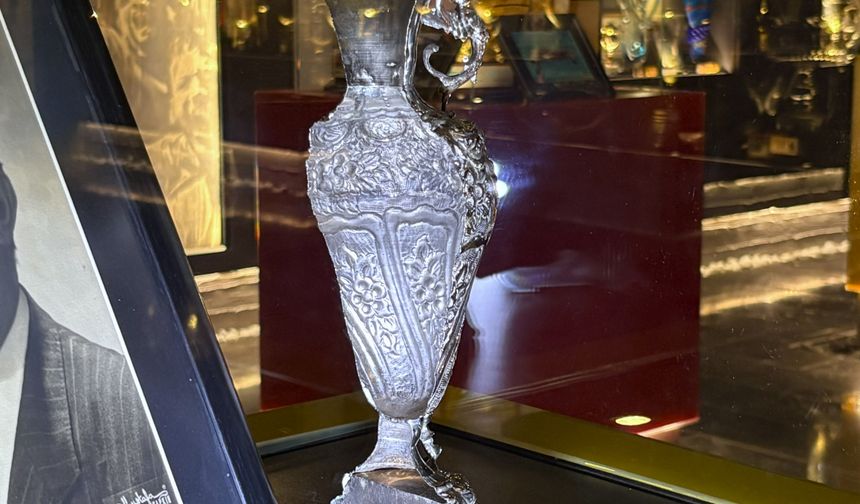 Türk futbolunun en ilginç olayı: Kemeraltı’nda ortadan kesilen kupa!