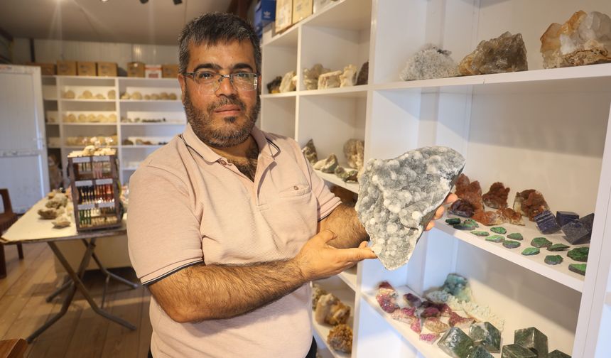Hataylı biyolog düştüğü taşla hayatını değiştirdi: 15 bin taşlık dev koleksiyon!