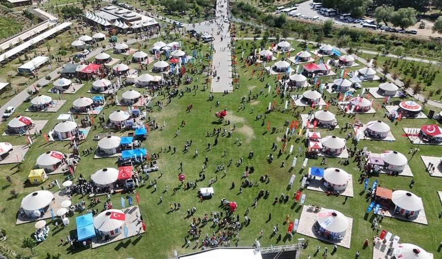 Ahlat’ta kutlu başlangıç: Malazgirt Zaferi'nin 955. yıl dönümü etkinlikleri coşkuyla başladı