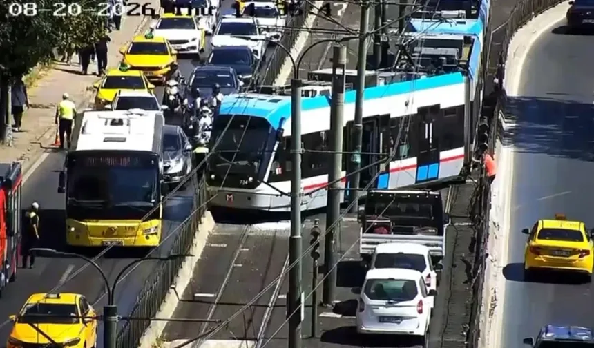 Beyoğlu Fındıklı’da tramvay raydan çıktı! Yolcular tahliye edildi