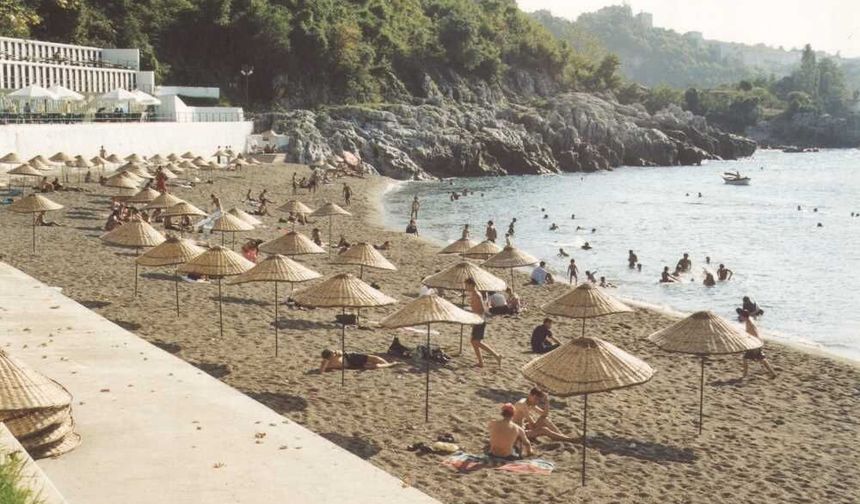 Zonguldak Kapuz Plajı'nda yasak bitti, yer yerinden oynadı!