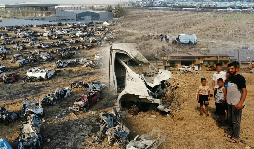Yüzlerce enkaz, yüzlerce hikaye… Deprem araç mezarlığından geriye bir tek o kaldı