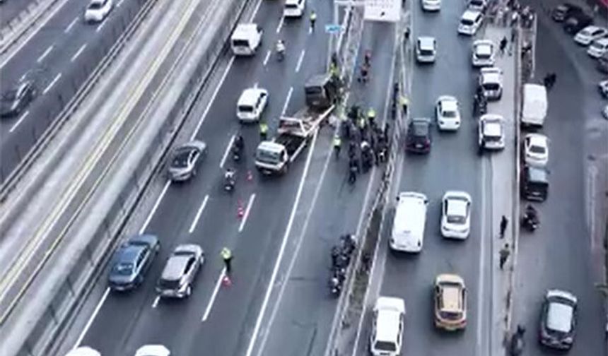 Küçükçekmece'de yaz kursu dönüşü kaza: Yaralı çocuklar var