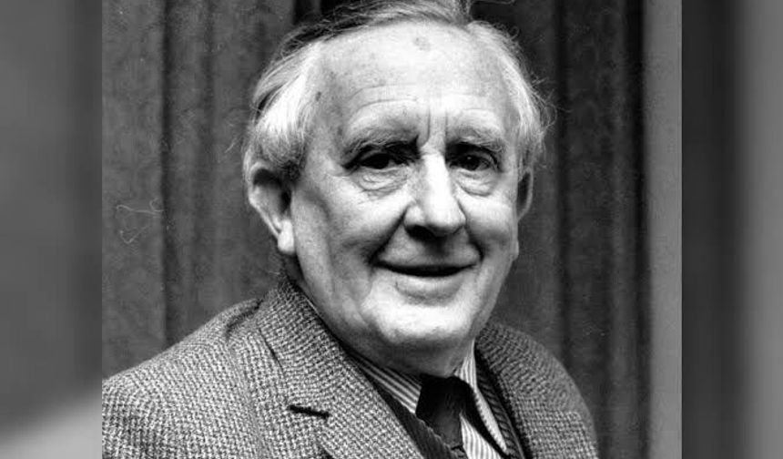 J.R.R. Tolkien kimdir? Yüzüklerin Efendisi'nin yazarı nasıl bir efsaneye dönüştü?