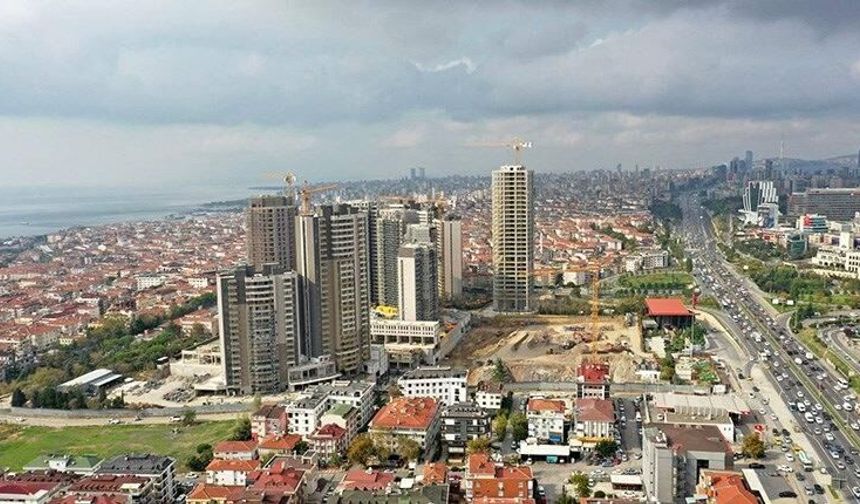 Nidapark Küçükyalı yakınında mikser kazası: 58 yaşındaki kadın hayatını kaybetti