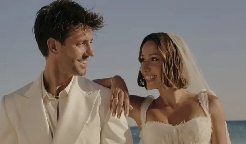 İşte Çeşme'deki düğünden ilk kareler... Zeynep Bastık ve Serkay Tütüncü evlendi!