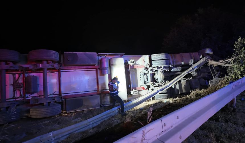 Bursa’da kahreden kaza! Tır ile motosiklet çarpıştı, 2 genç öldü