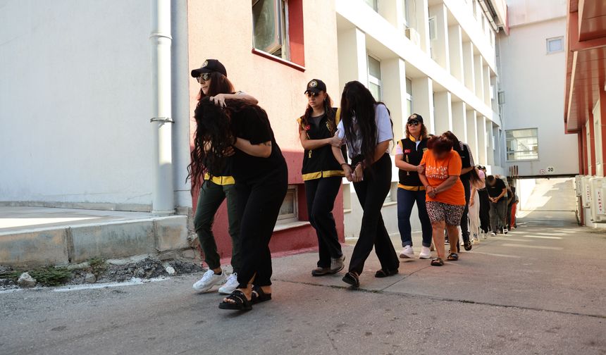Adana’da fuhuş operasyonu! 18 şüpheliden 17’si tutuklandı