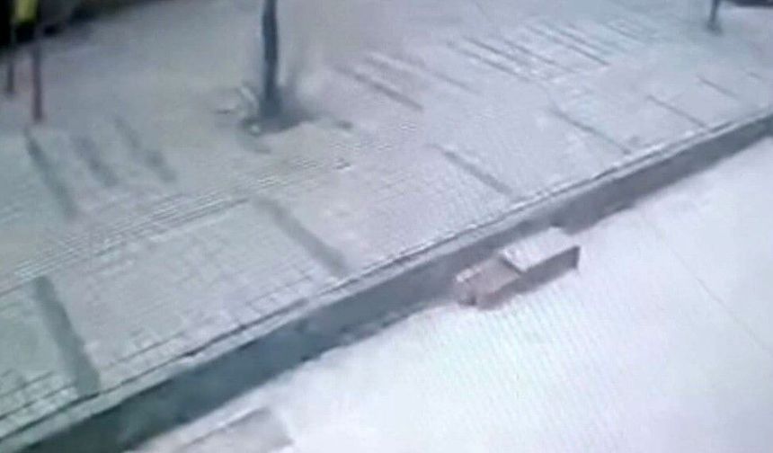 Feci kazanın görüntüleri ortaya çıktı! Bursa'da otobüsün çarpmasıyla ağır yaralanan kadın, hayat mücadelesini kaybetti
