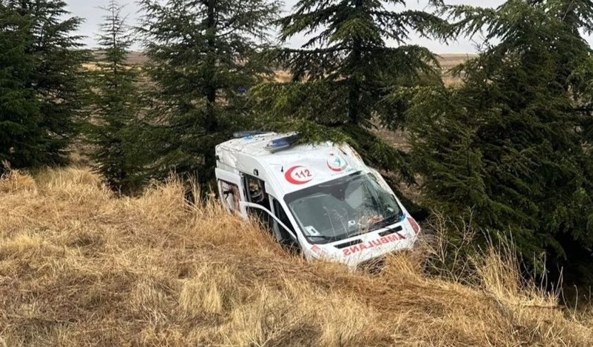 Eskişehir’de hasta taşıyan ambulans kaza yaptı!