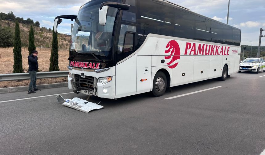 Çanakkale'de feci kaza: Otobüs otomobile çarptı, 2 kişi hayatını kaybetti