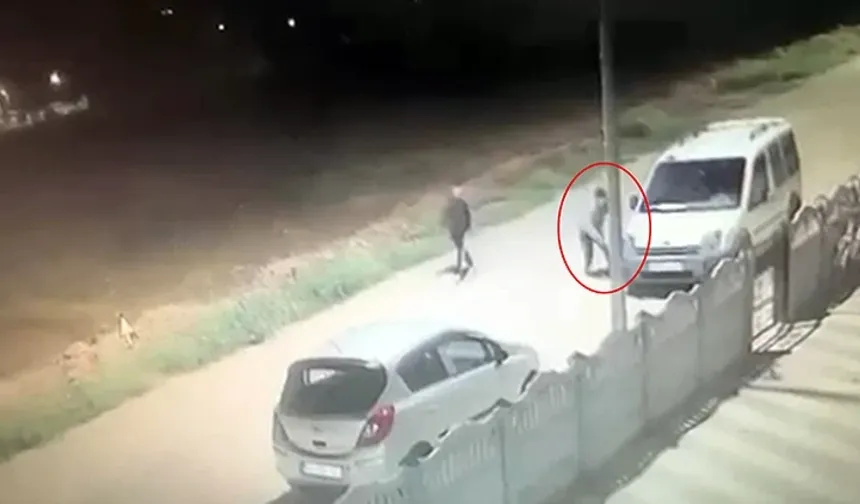 Gece sokakta araçların lastiklerini kestiler!