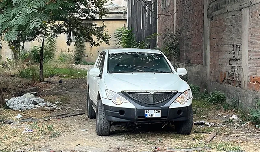 Kendini araca kilitledi! Polisin ikna çabası yetmedi