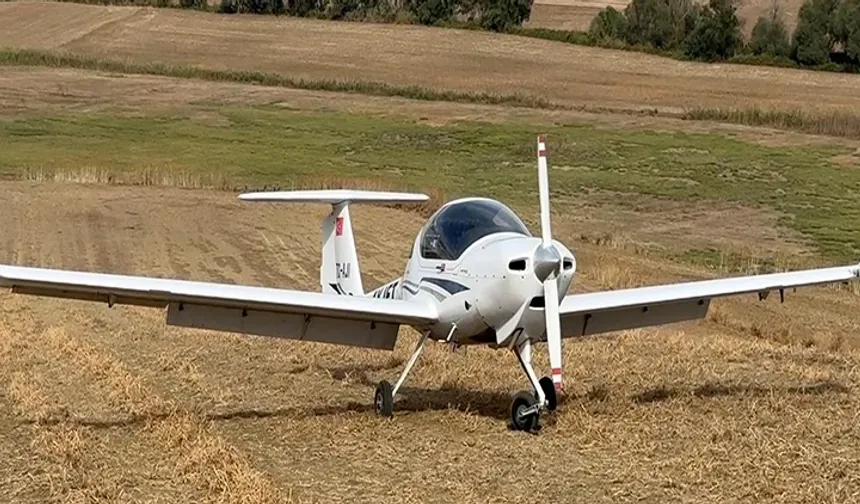 Motor arızası yapan eğitim uçağı tarlaya indi!