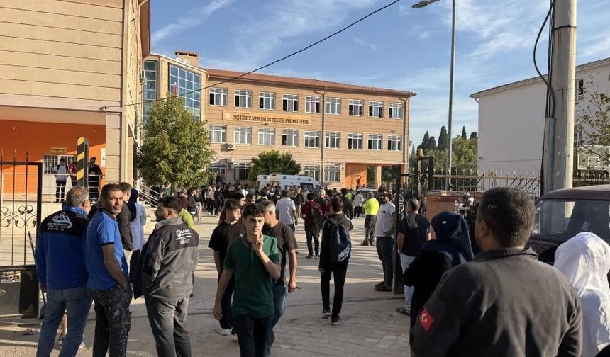 Manisa’daki okul saldırısının ardından velilerden tepki: “Çocuklarımızı koruyacağınızı söylemiştiniz!”
