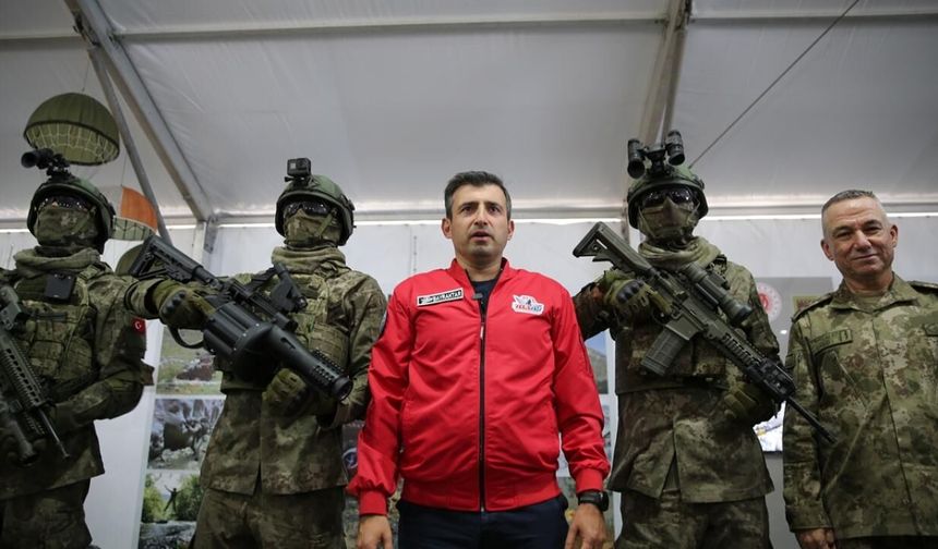 Selçuk Bayraktar, TEKNOFEST alanındaki son hazırlıkları inceledi