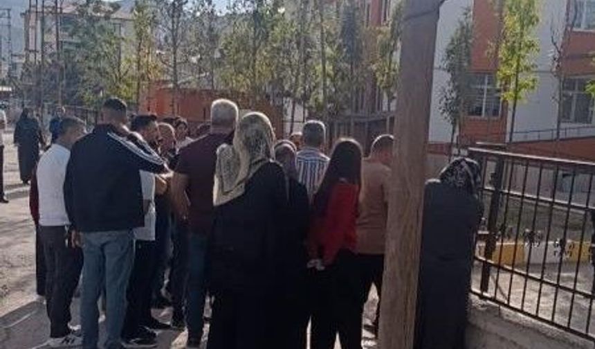 Van’da okul çevresinde korku dolu anlar: Pompalı tüfeğe el konuldu
