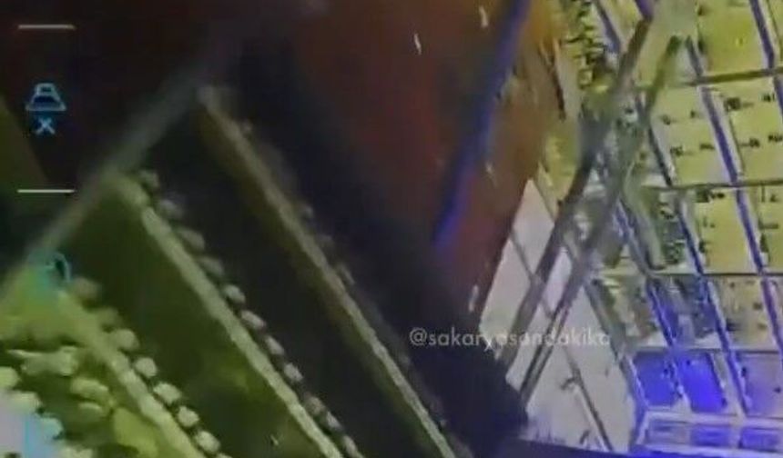 Veresiye alkolü reddedilince kamyonla tekel bayisine daldı!