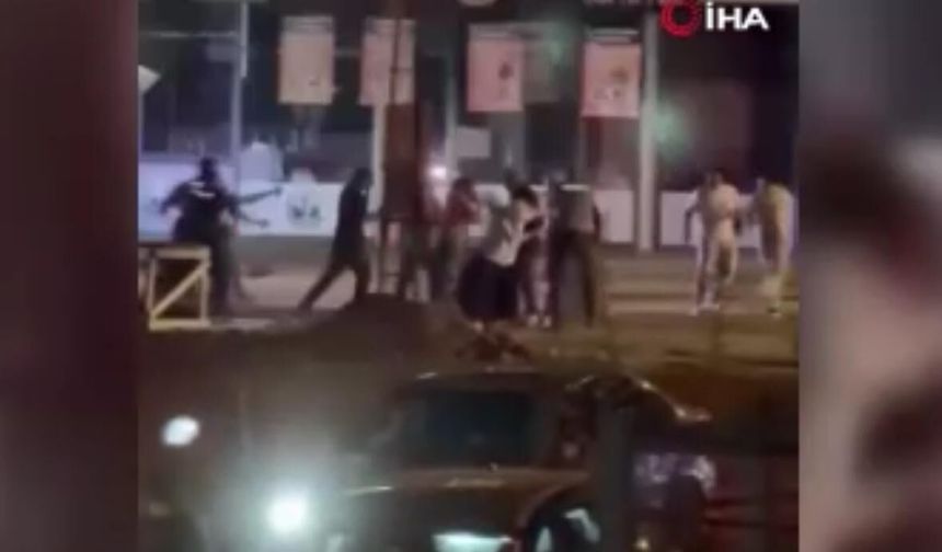 Taşlar ve sopalar havada uçuştu! Ankara'da iki ailenin birbirine girdiği kavga kamerada