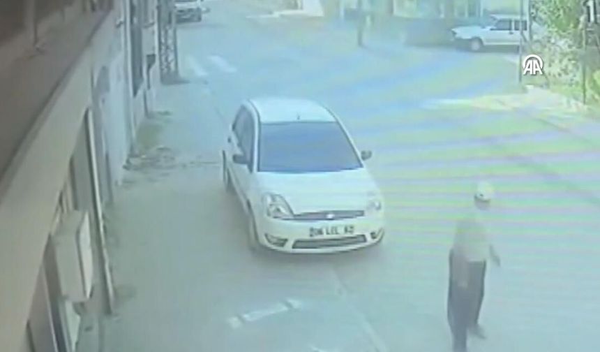 Adana'da ölümlü kaza kamerada! Motosikletli hayatını kaybetti
