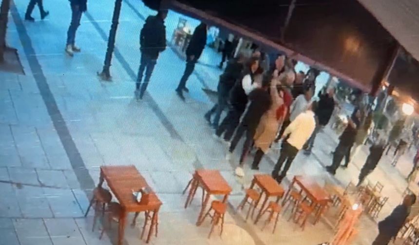 17 yaşındaki genç kıza sokak ortasında saldırı! Vatandaşlar şüpheliyi darp ederek durdurdu