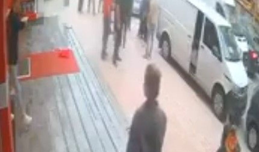 3 yaşındaki oğlunun gözleri önünde babaya meydan dayağı! O anlar kamerada