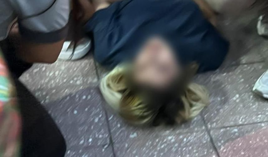 Yolda yürürken kocası tarafından bıçaklandı