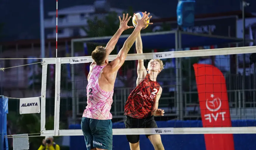 Alanya'da plaj voleybolu rüzgarı esti: Yusuf Özdemir gümüş aldı