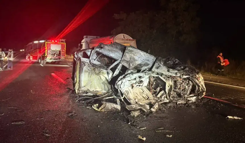 Ankara’da feci kaza! Bariyerlere çarpan otomobil alev aldı